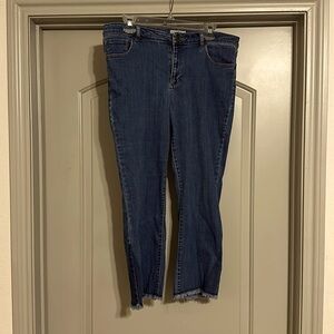 LOGO BY LORI GOLDSTEIN CROP JEANS | EUC